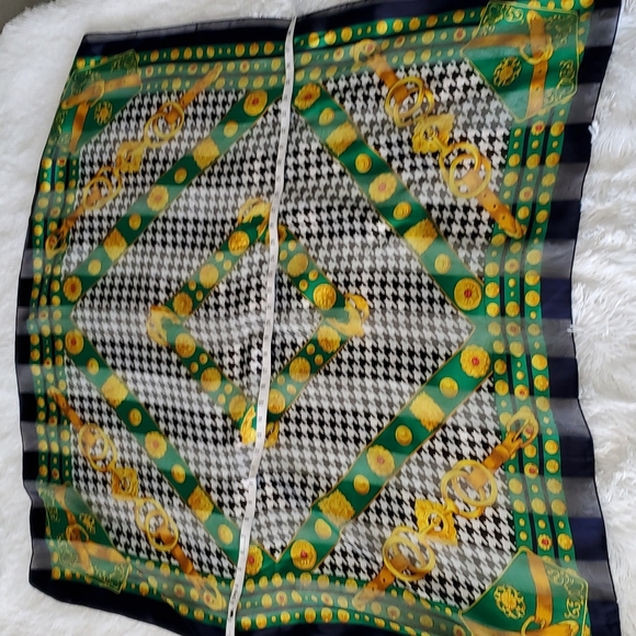 BEAUTIFUL BIG SCARF - Picture 4 of 6